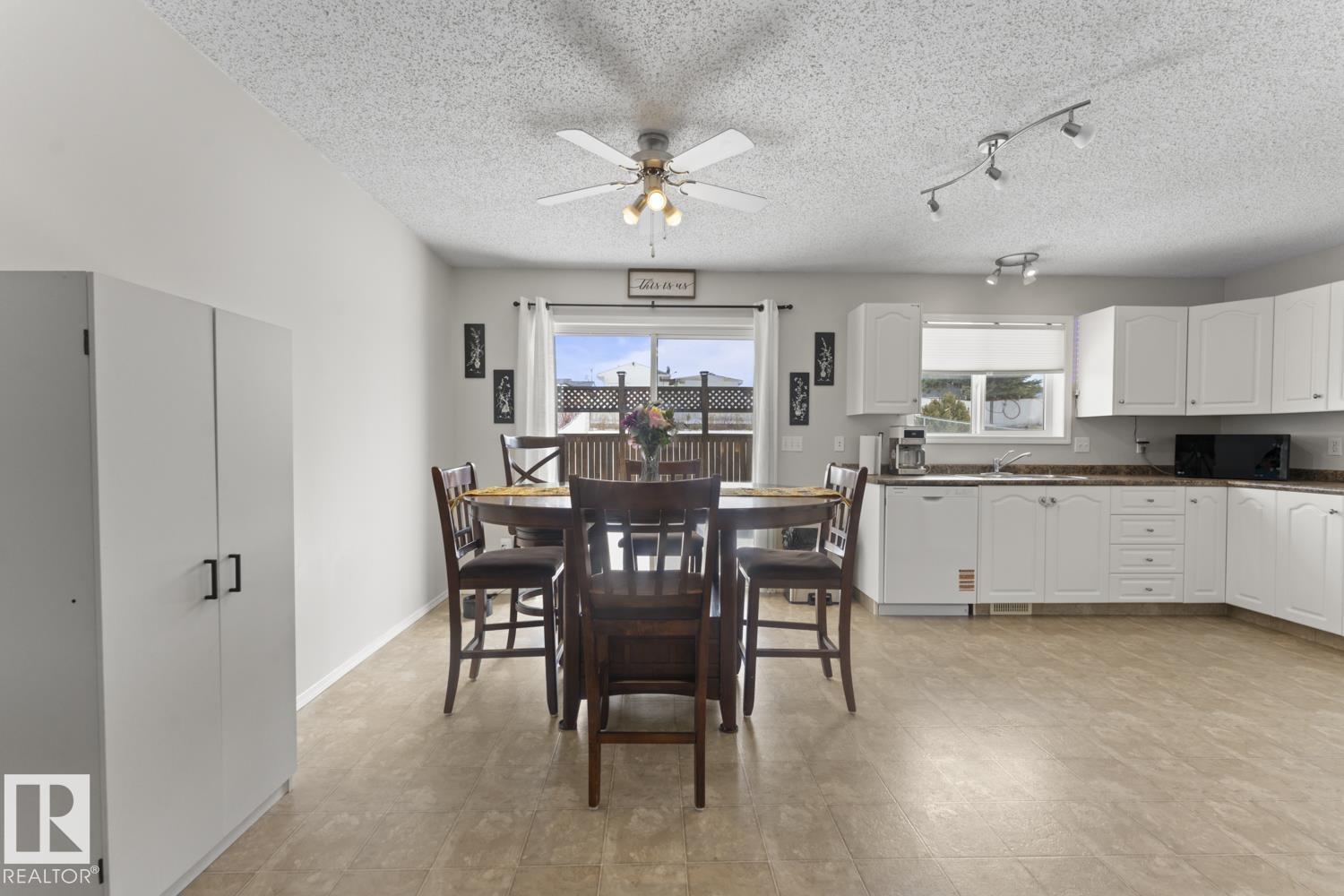 4805 45 ST - 7