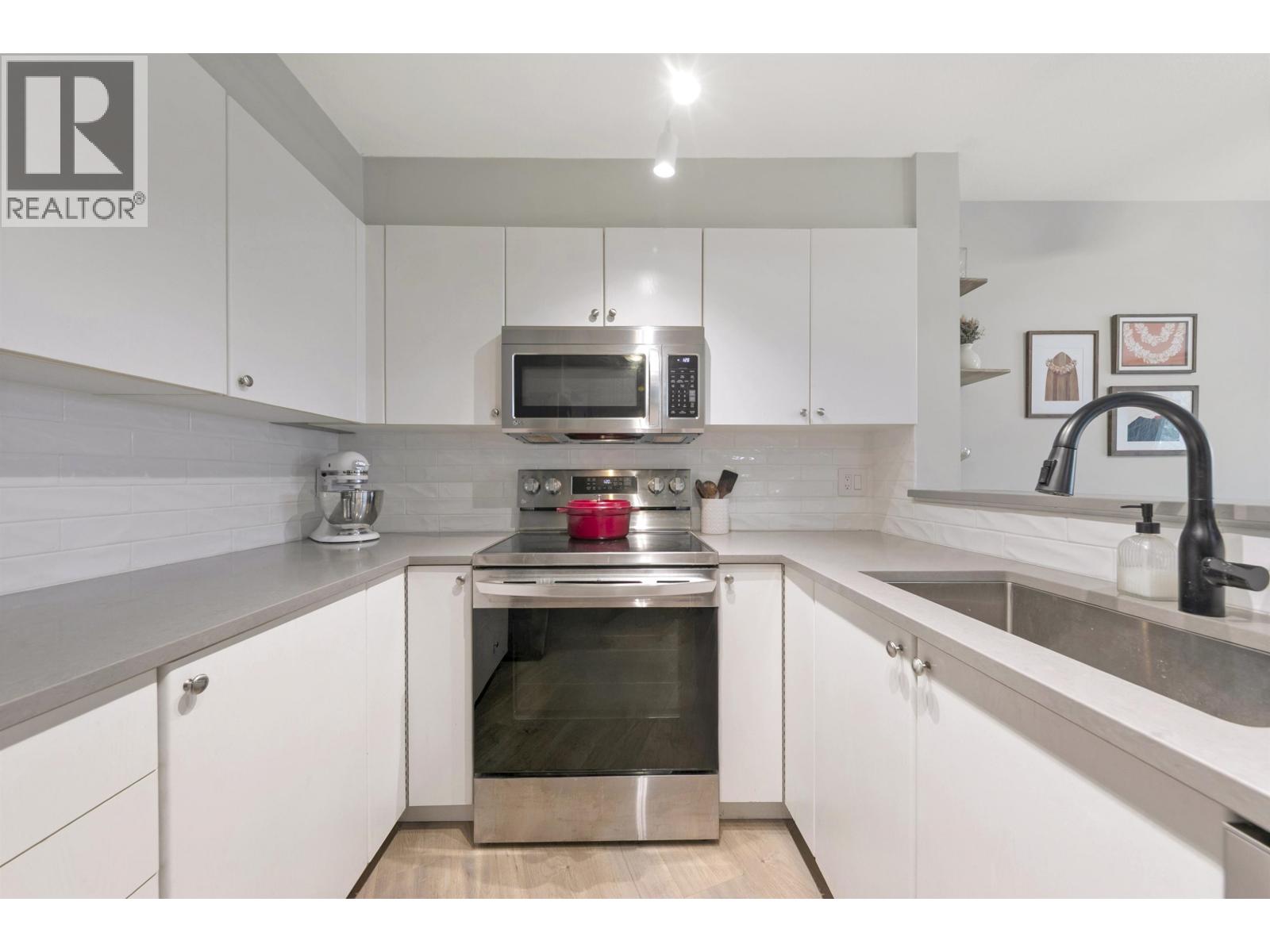 311 225 NEWPORT DRIVE, Port Moody