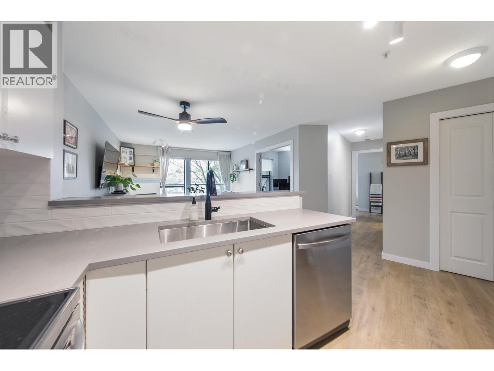 311 225 NEWPORT DRIVE, Port Moody