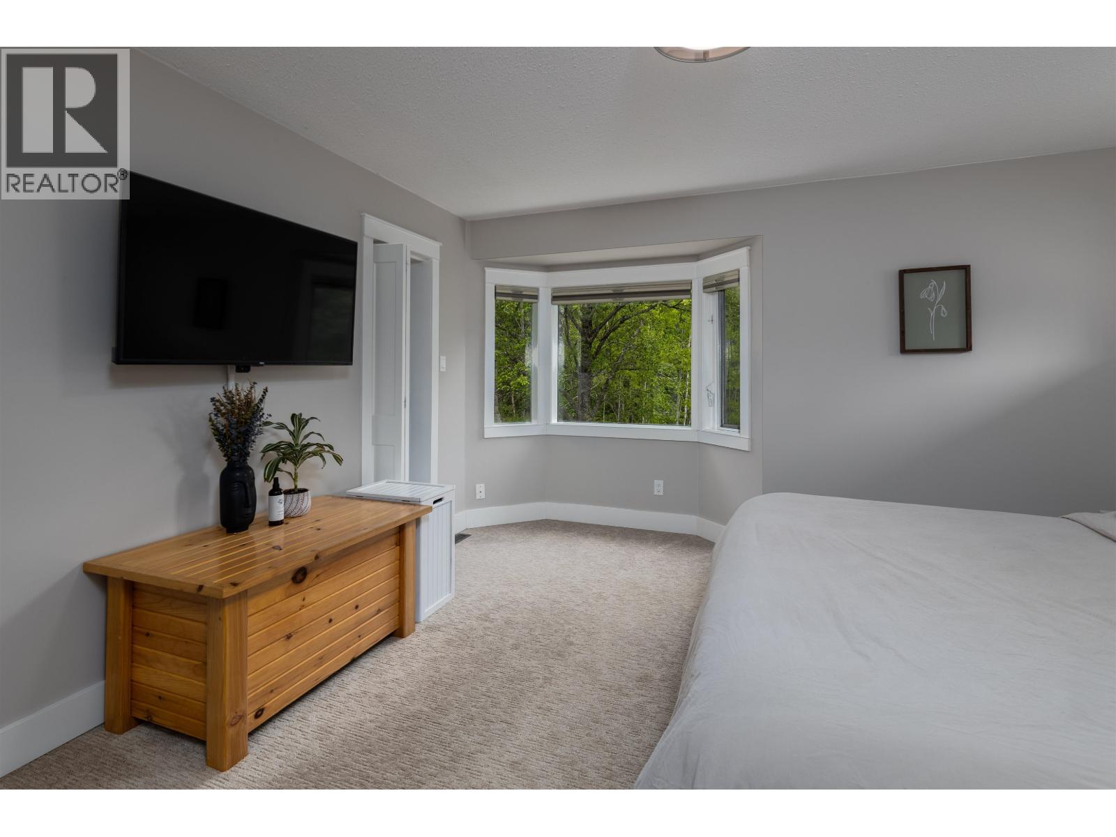 2048 CHURCHILL Drive, Terrace