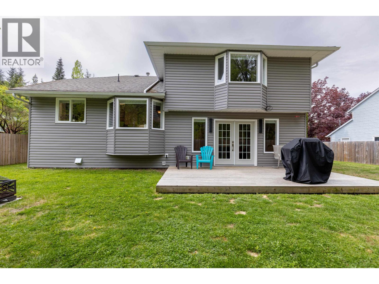 2048 CHURCHILL Drive, Terrace