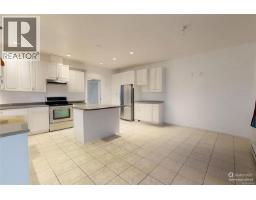 Ensuite - 2509 Graham St, Victoria, BC V8T3Y6 Photo 16