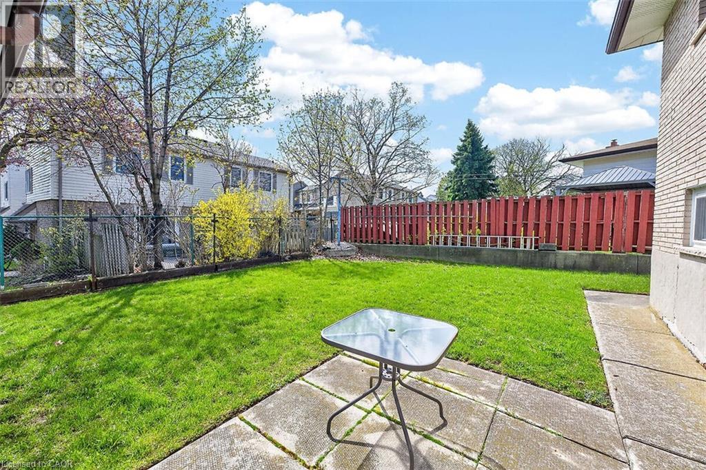 35 RANGEVIEW Court - 44