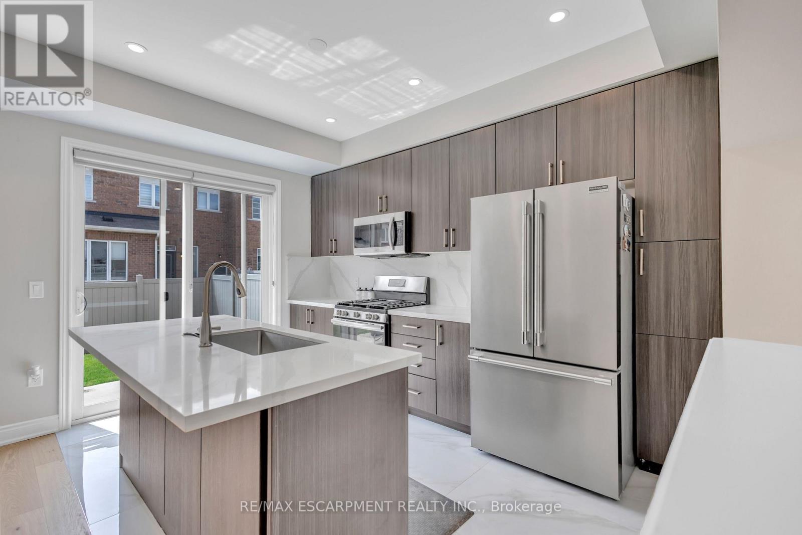 1454 CHRETIEN STREET - 10