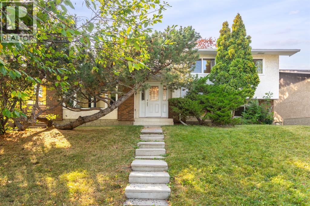 207 Whiteview Bay NE - 1
