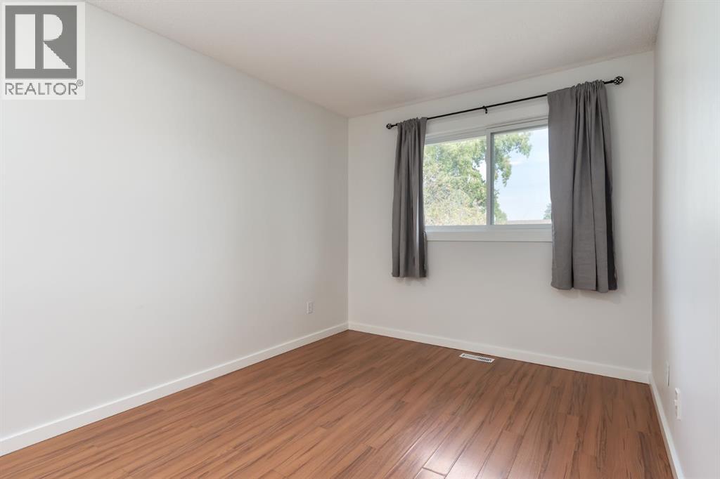207 Whiteview Bay NE - 17