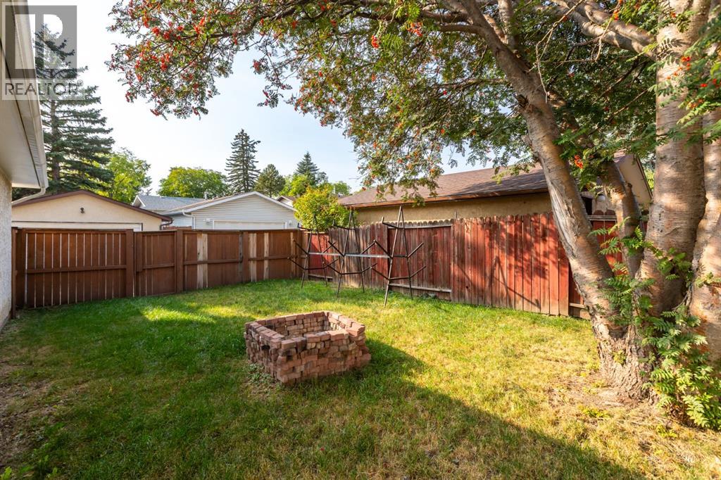 207 Whiteview Bay NE - 32