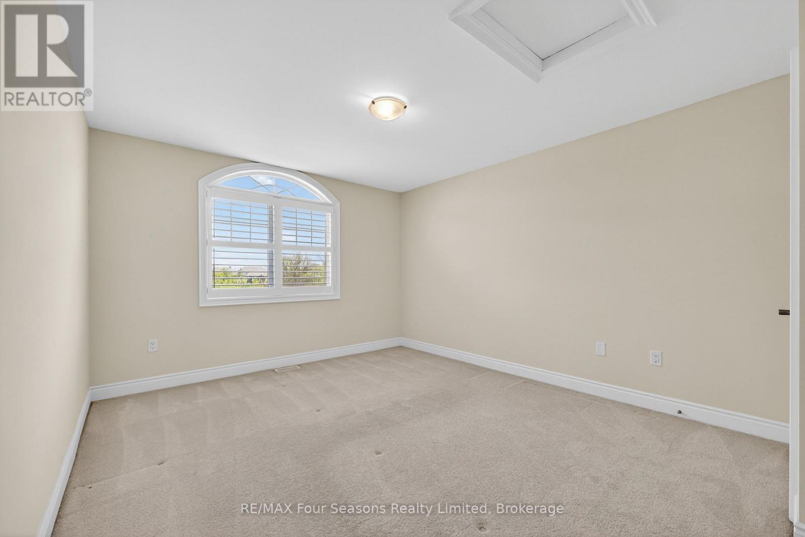 100 KARI CRESCENT - Image 21