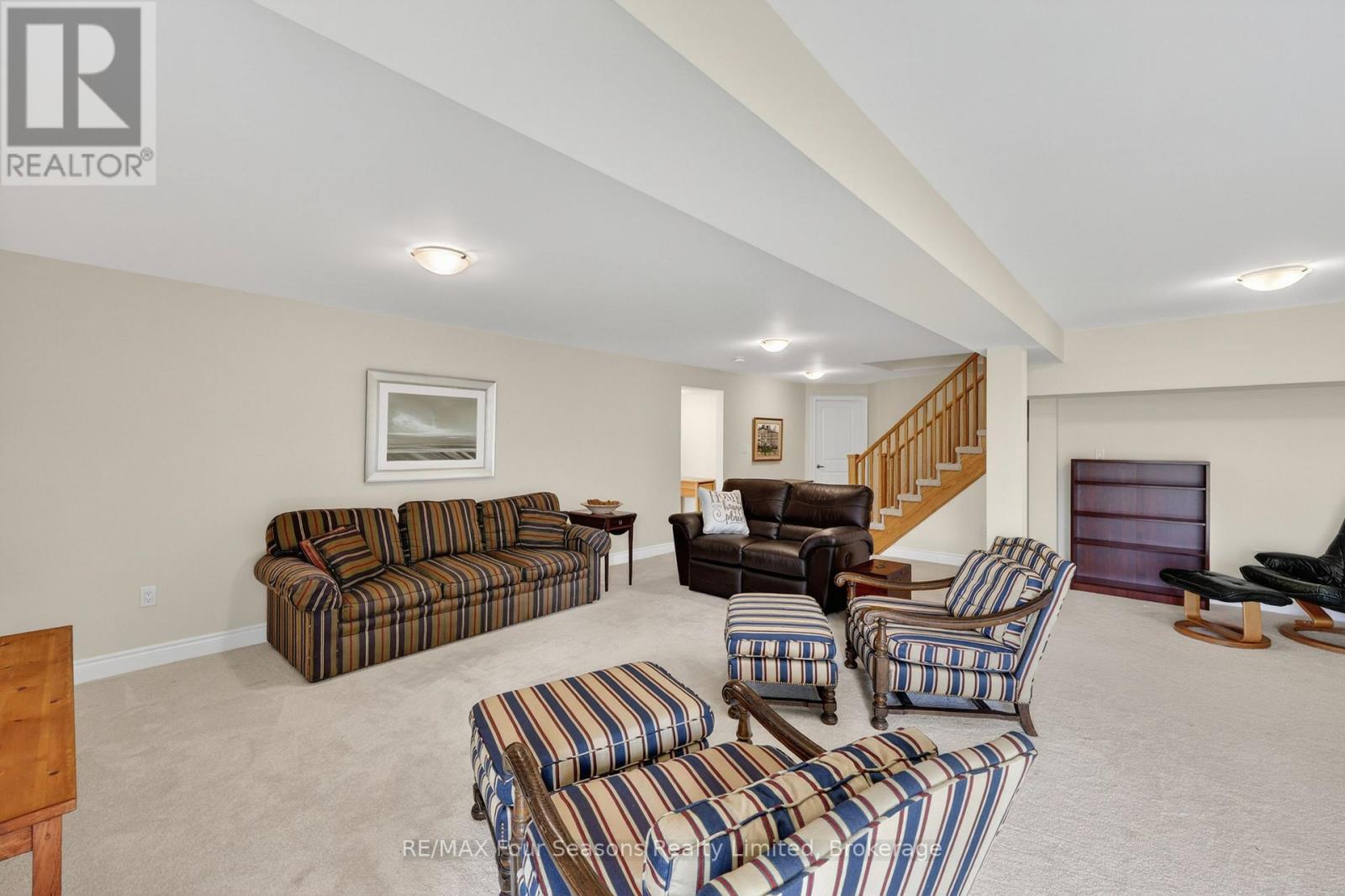 100 KARI CRESCENT - Image 25