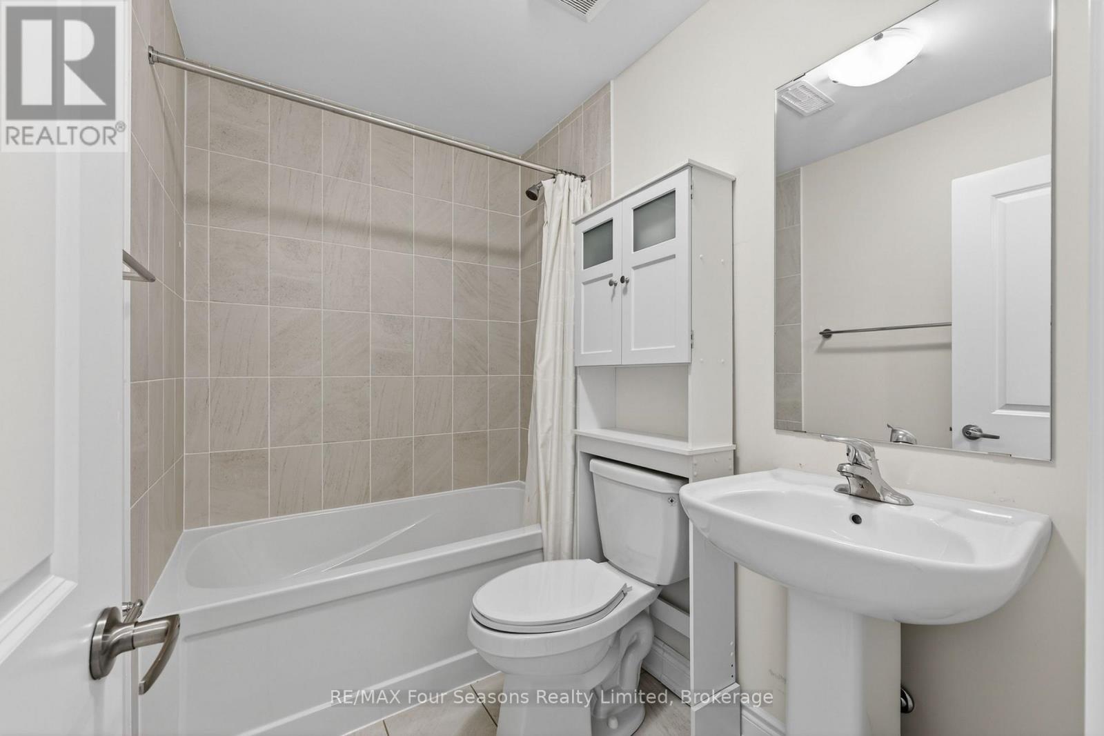 100 KARI CRESCENT - Image 28