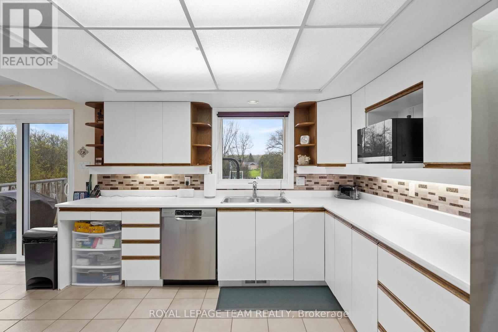 134 TOROK DRIVE - 11