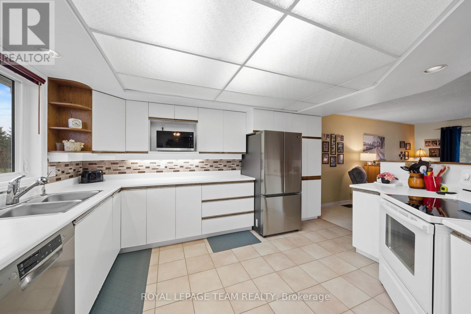 134 TOROK DRIVE - 13