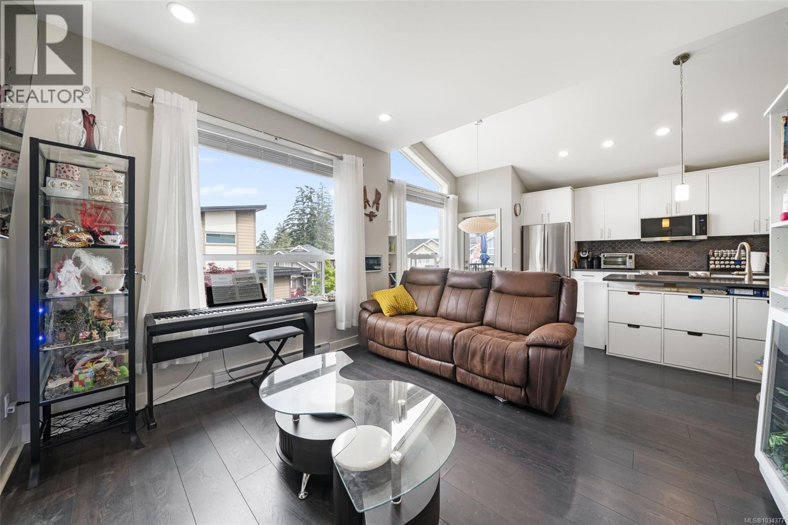 1005 Boeing Close - 12
