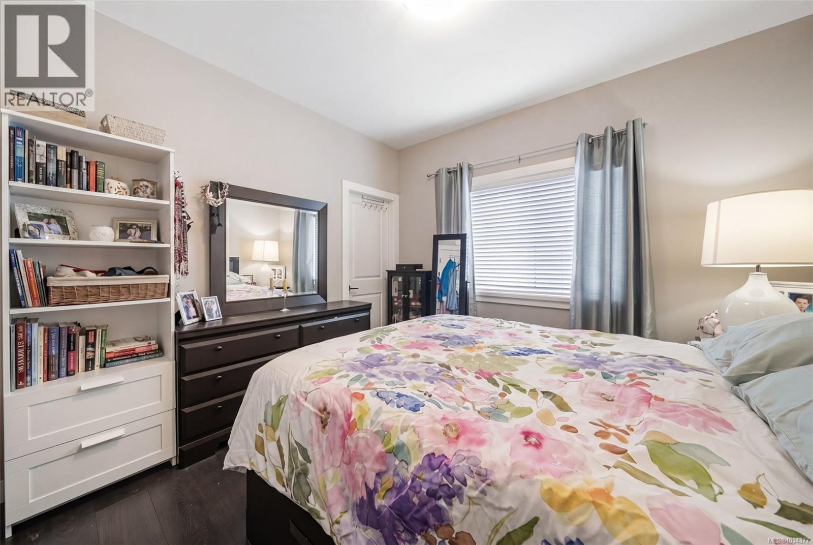 1005 Boeing Close - 16