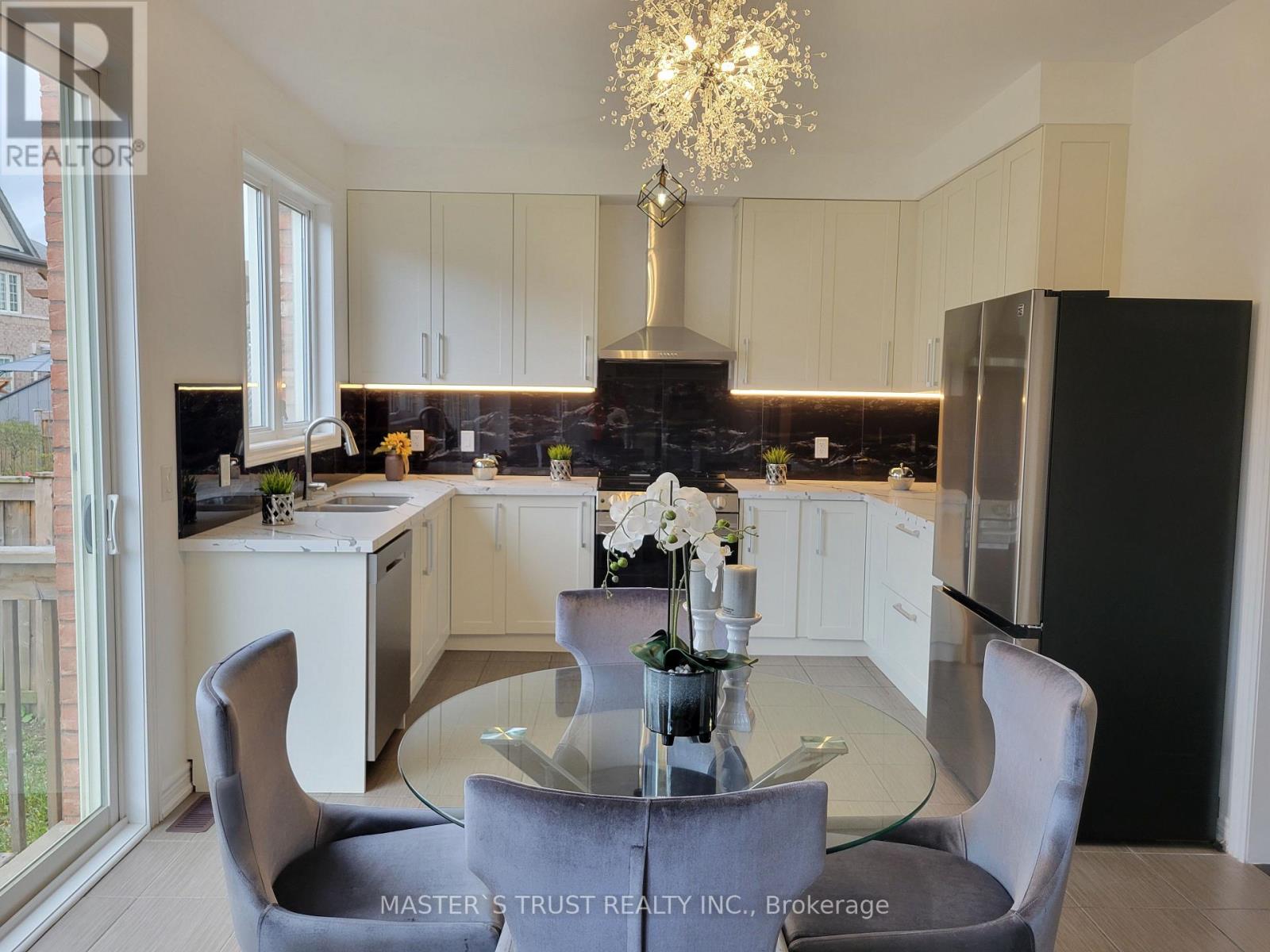 11 BEACON POINT STREET - 12