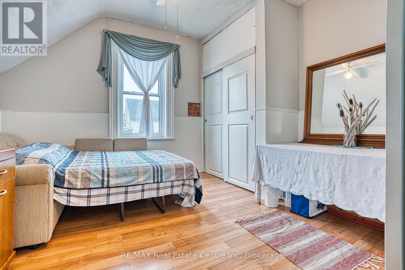 745 MAIN STREET W - 25