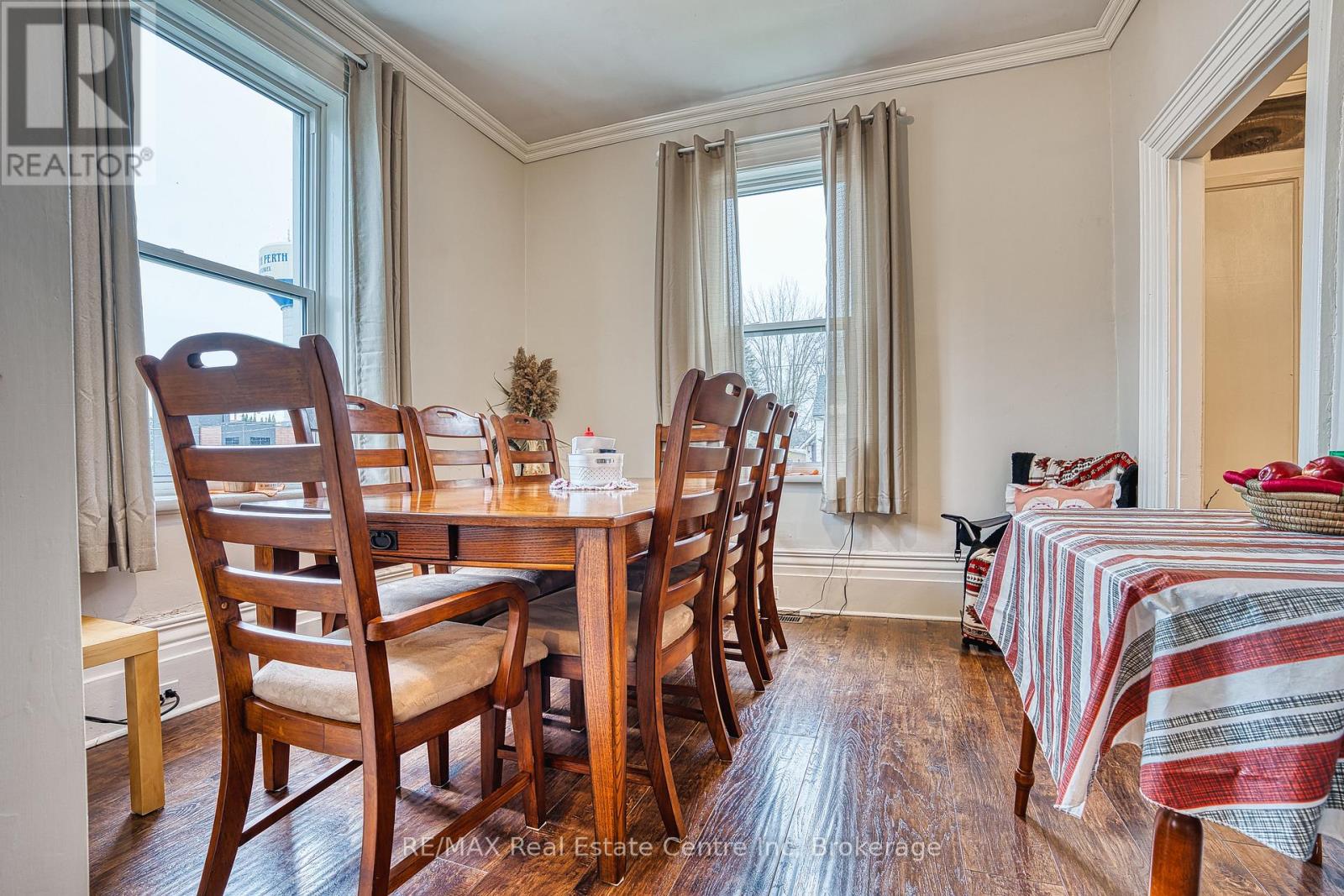 745 MAIN STREET W - 31