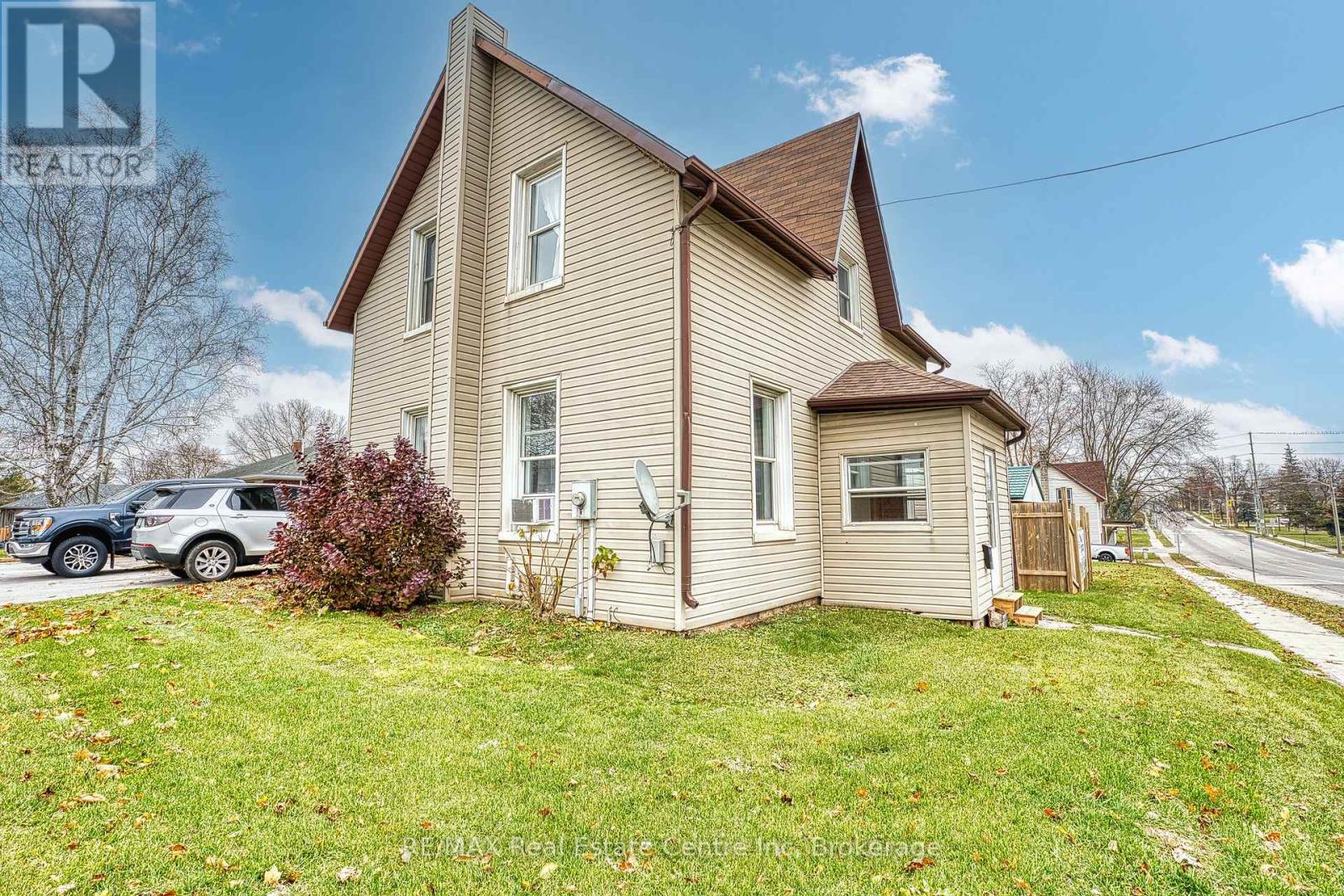 745 MAIN STREET W - 34