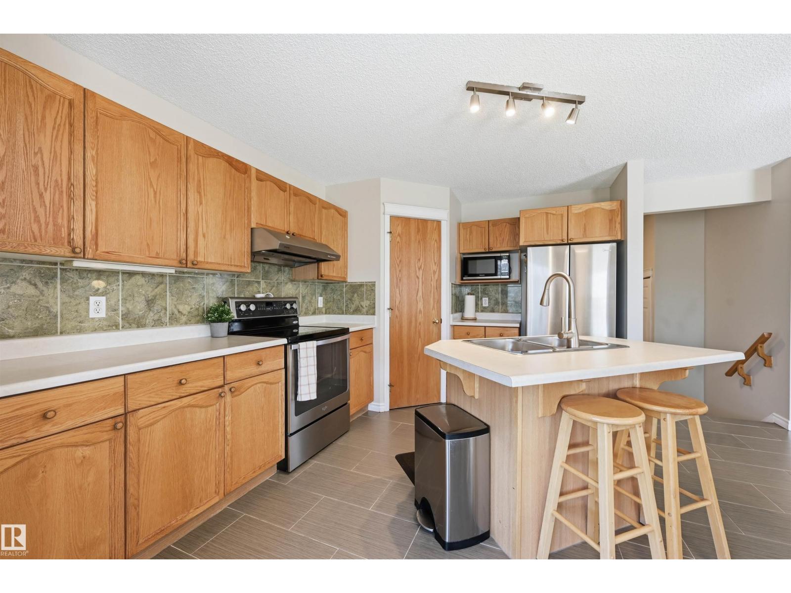 4831 147 AV NW - 11
