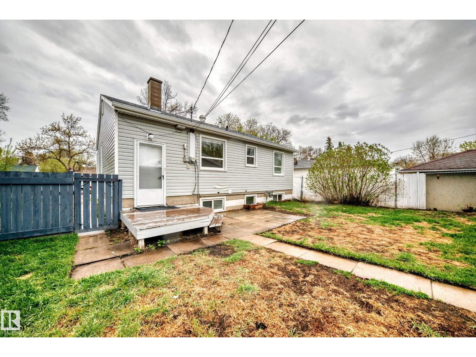 12030 48 ST NW - 37