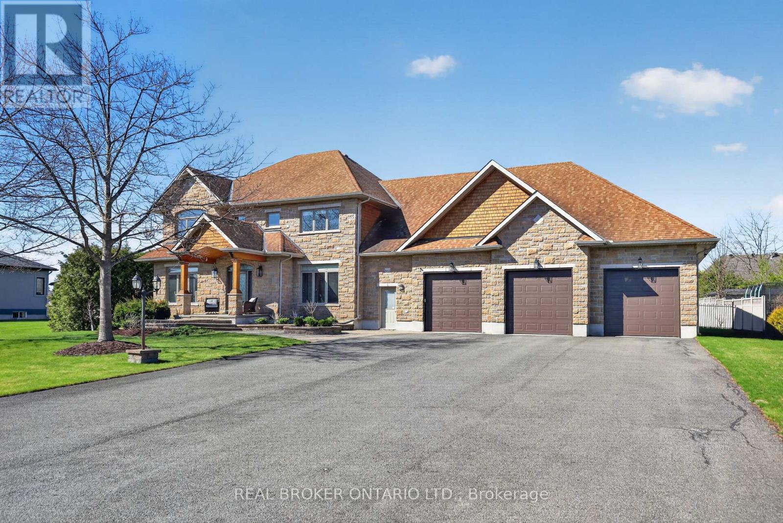 465 LOCKMASTER CRESCENT - 1
