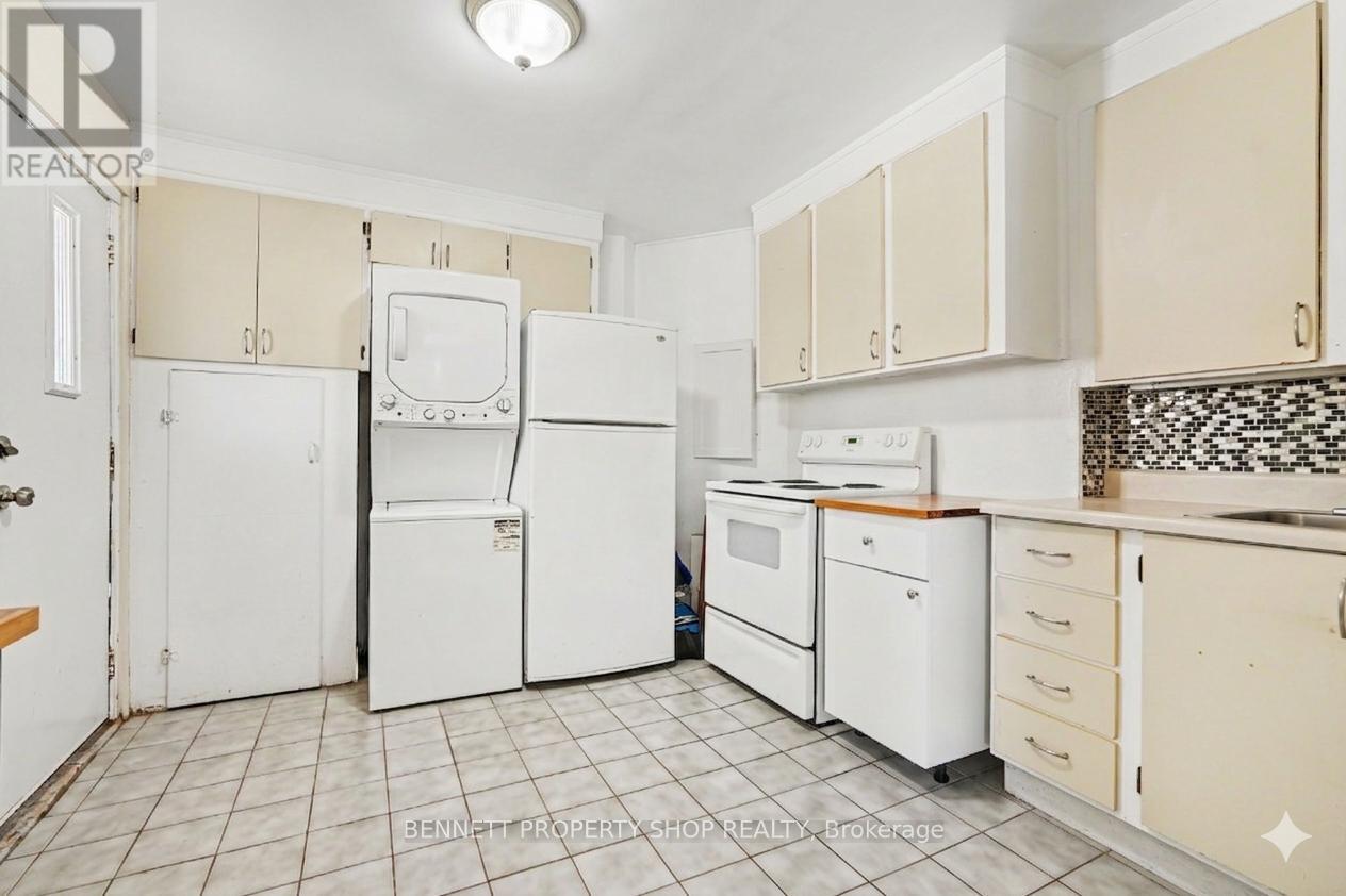 136 GLENORA STREET - 8