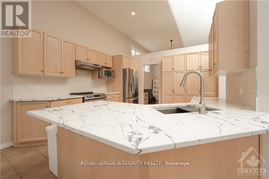 6 Bed, 4 Bath House for Rent in Ottawa – 404 KILMARNOCK WAY, Ottawa – MLS# X13131478 - Image 17