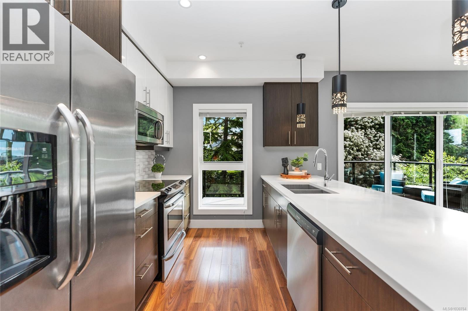 208 740 Travino Lane, Saanich