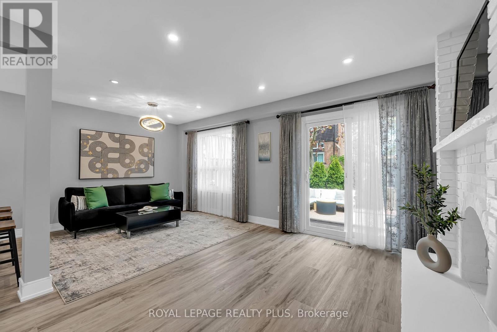 #39 1755 RATHBURN ROAD E - 10