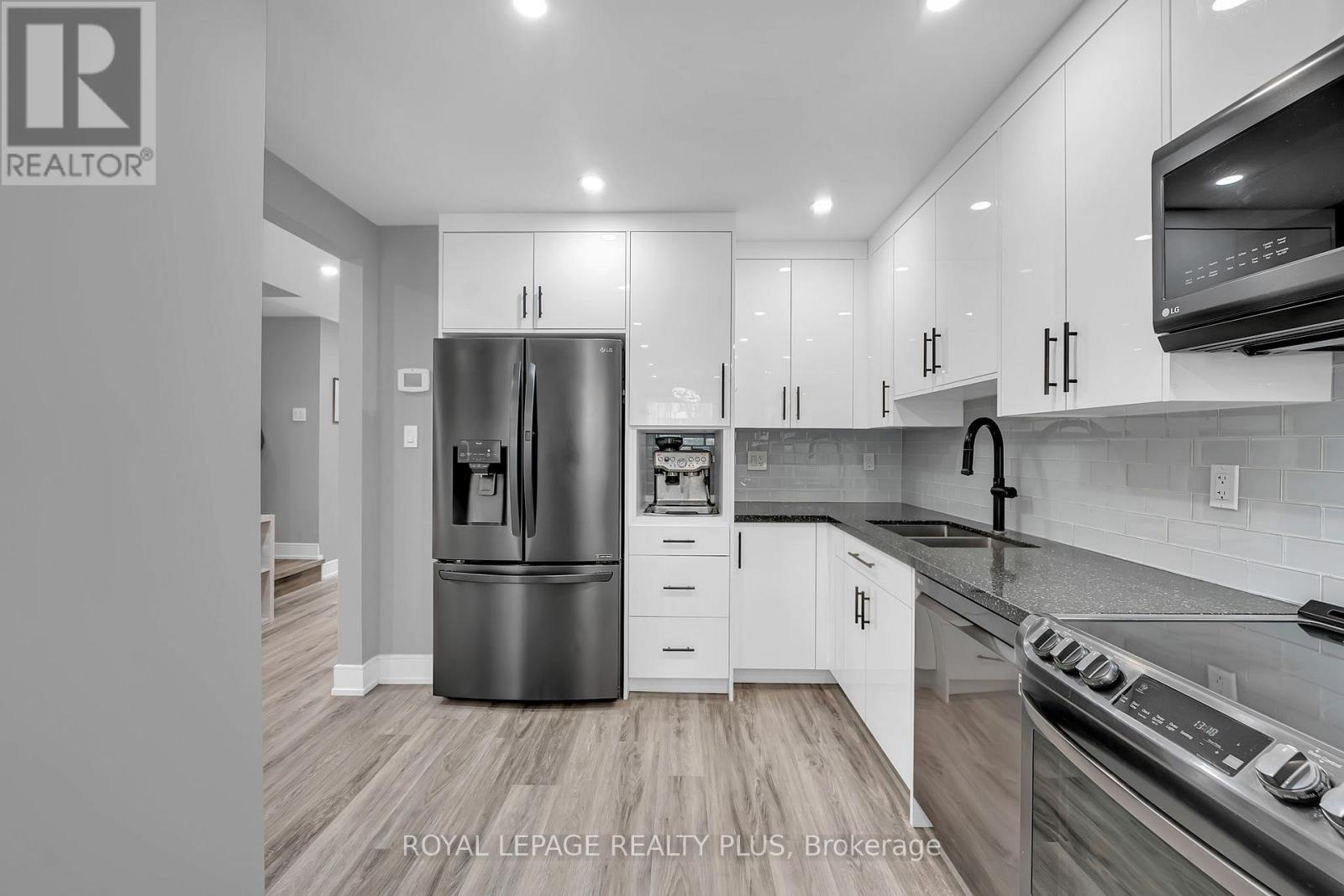 #39 1755 RATHBURN ROAD E - 16