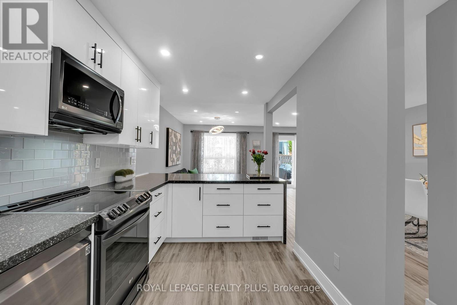 #39 1755 RATHBURN ROAD E - 17