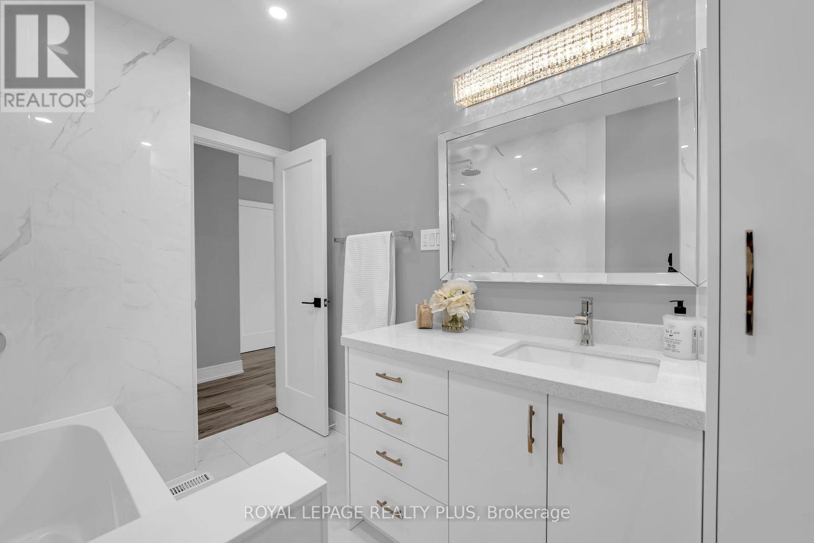 #39 1755 RATHBURN ROAD E - 24