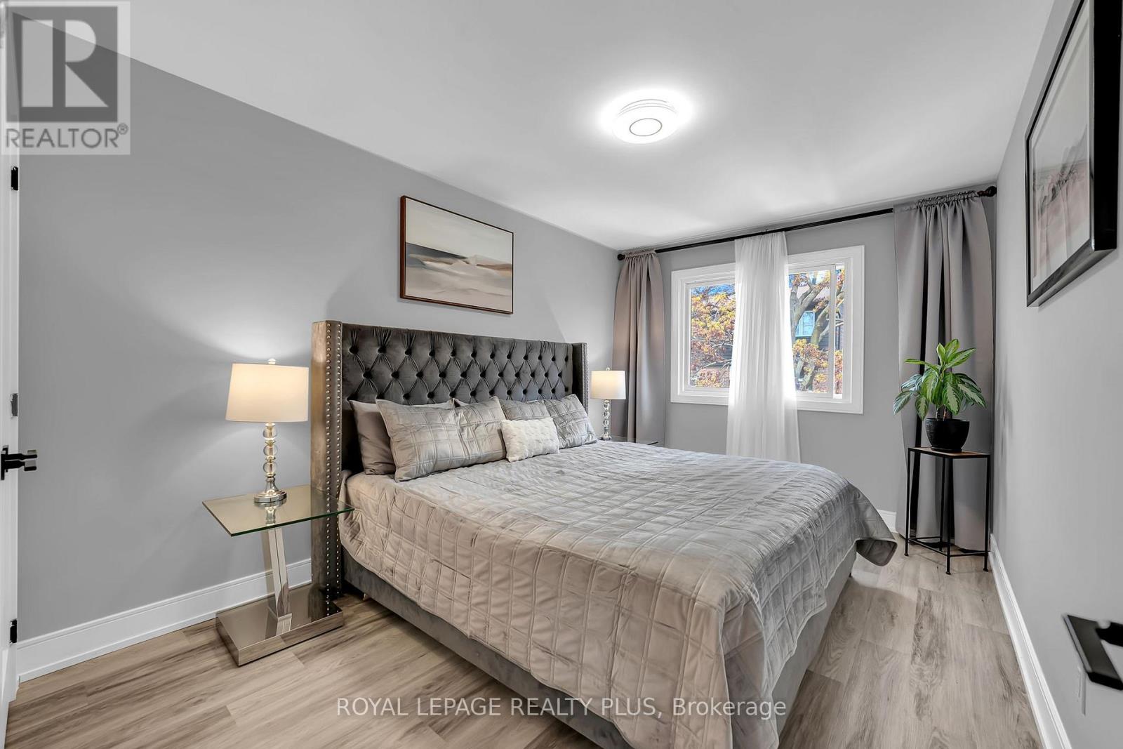 #39 1755 RATHBURN ROAD E - 27