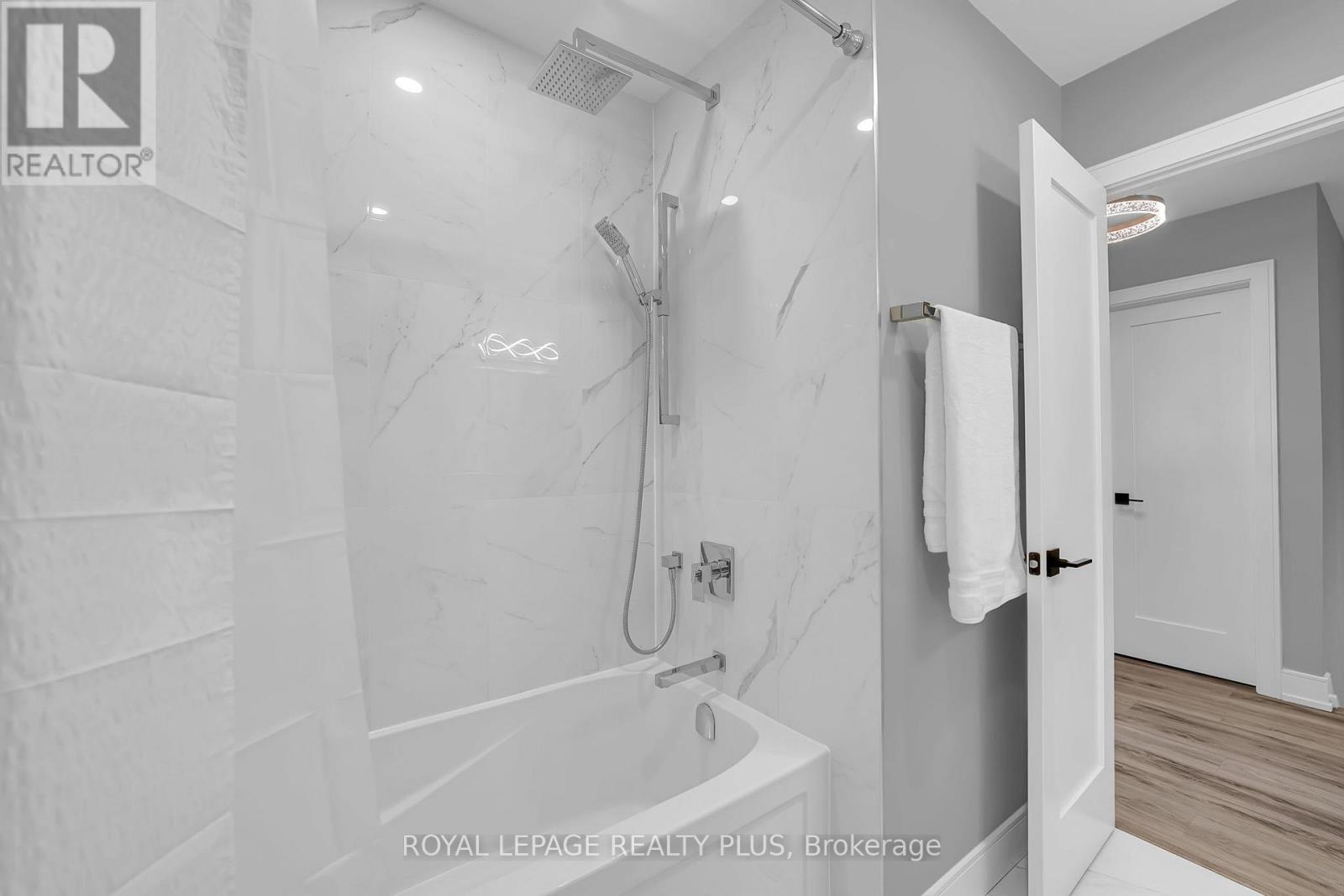 #39 1755 RATHBURN ROAD E - 31