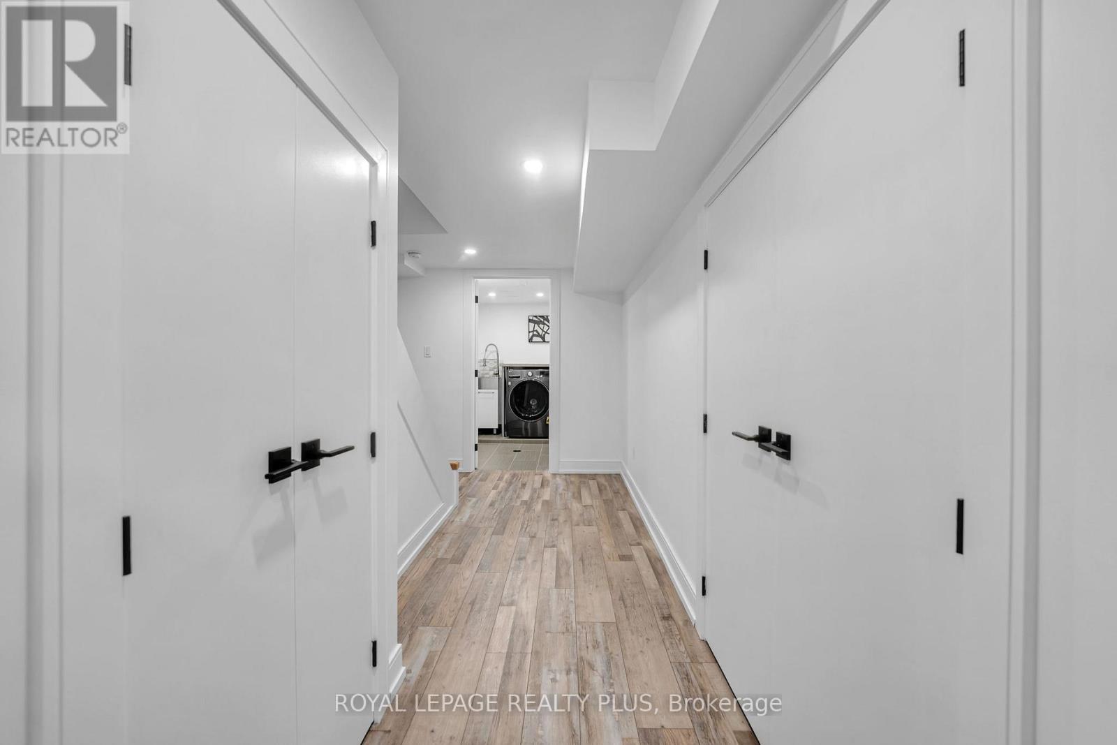 #39 1755 RATHBURN ROAD E - 37