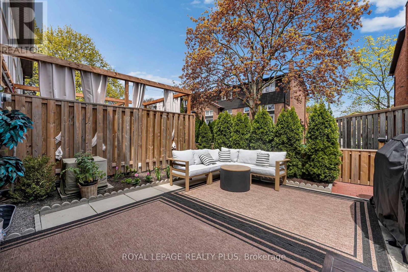 #39 1755 RATHBURN ROAD E - 38