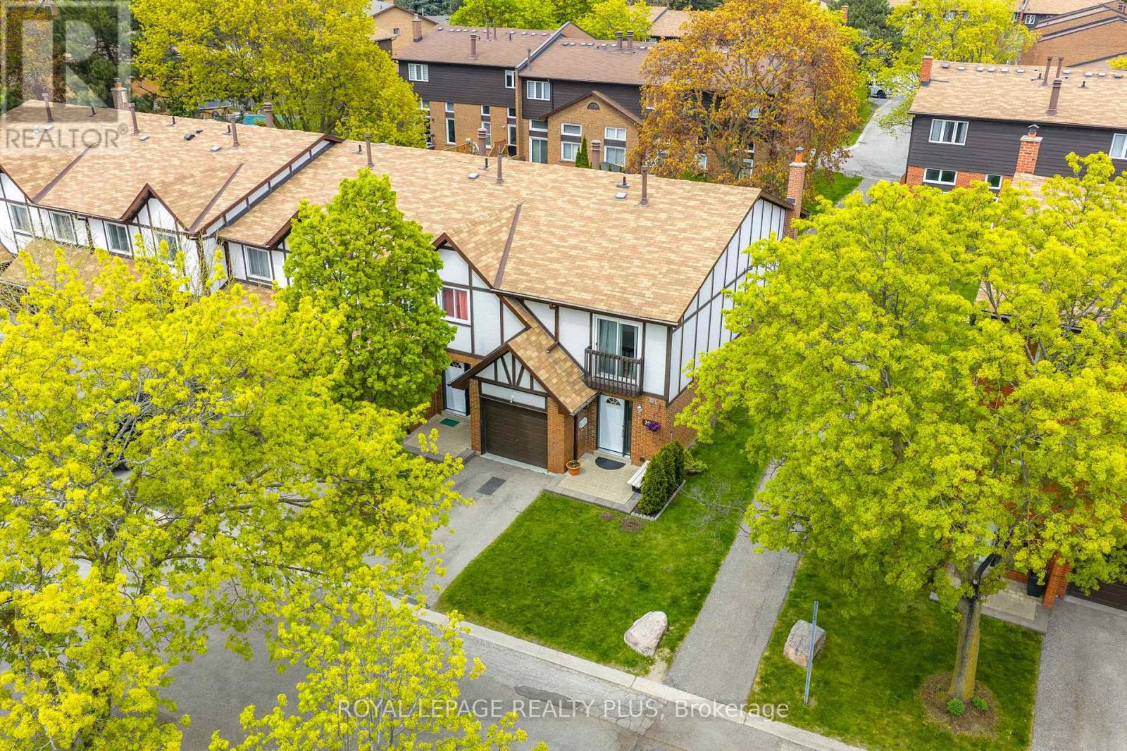 #39 1755 RATHBURN ROAD E - 41