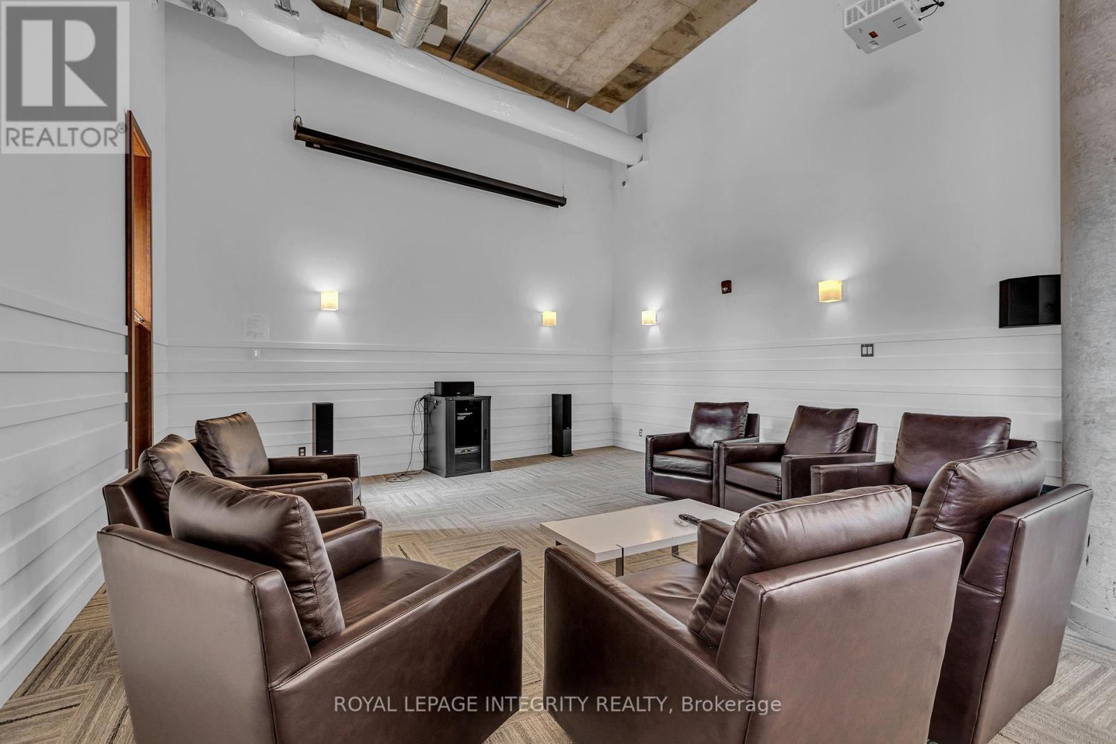 #216 349 MCLEOD STREET - 23