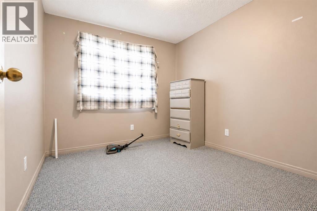 9309 103 Avenue - 11