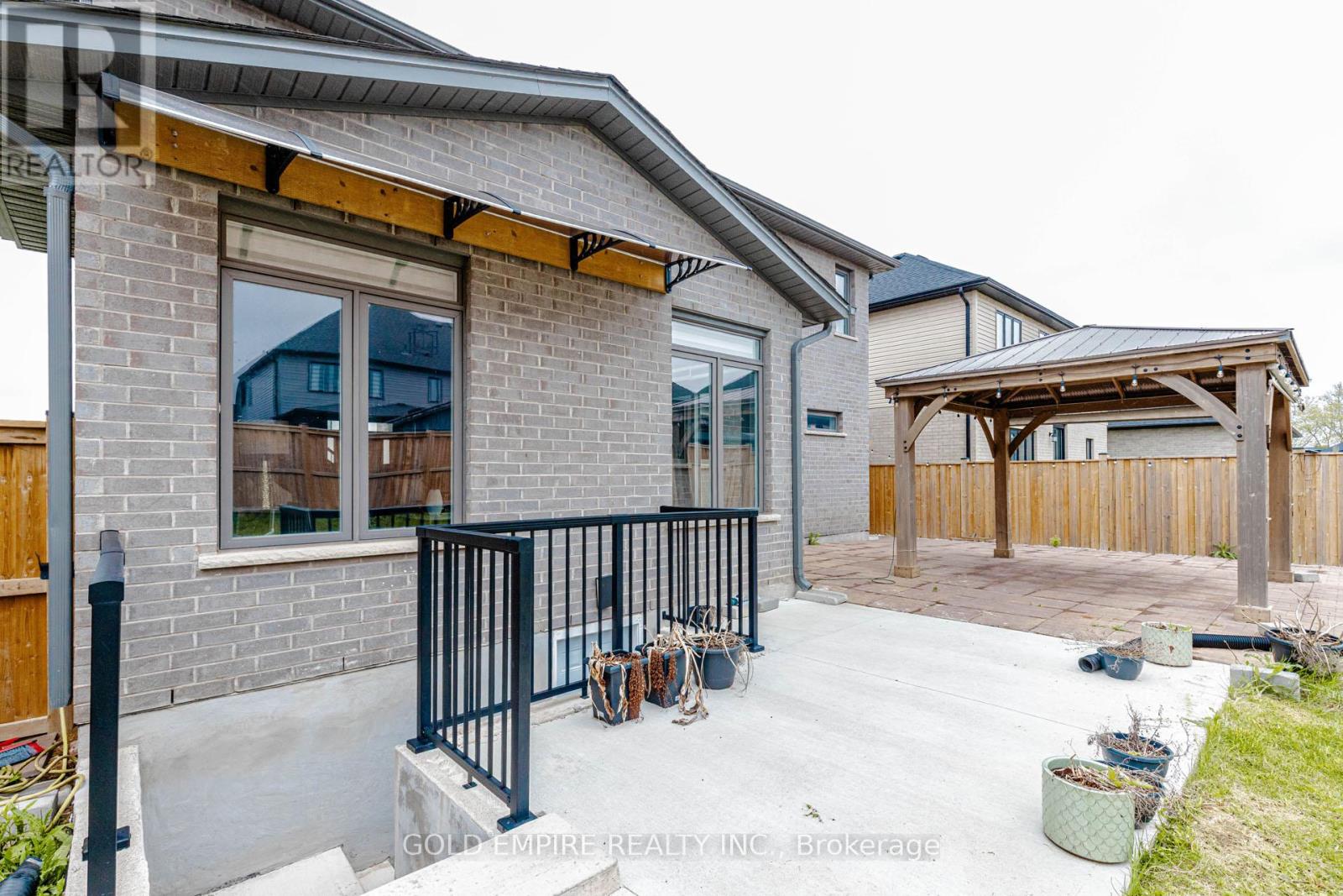 4091 CAMPBELL STREET N - 35