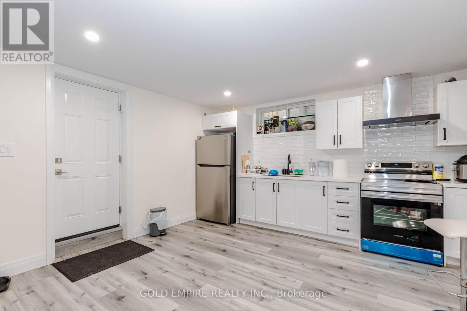 4091 CAMPBELL STREET N - 37