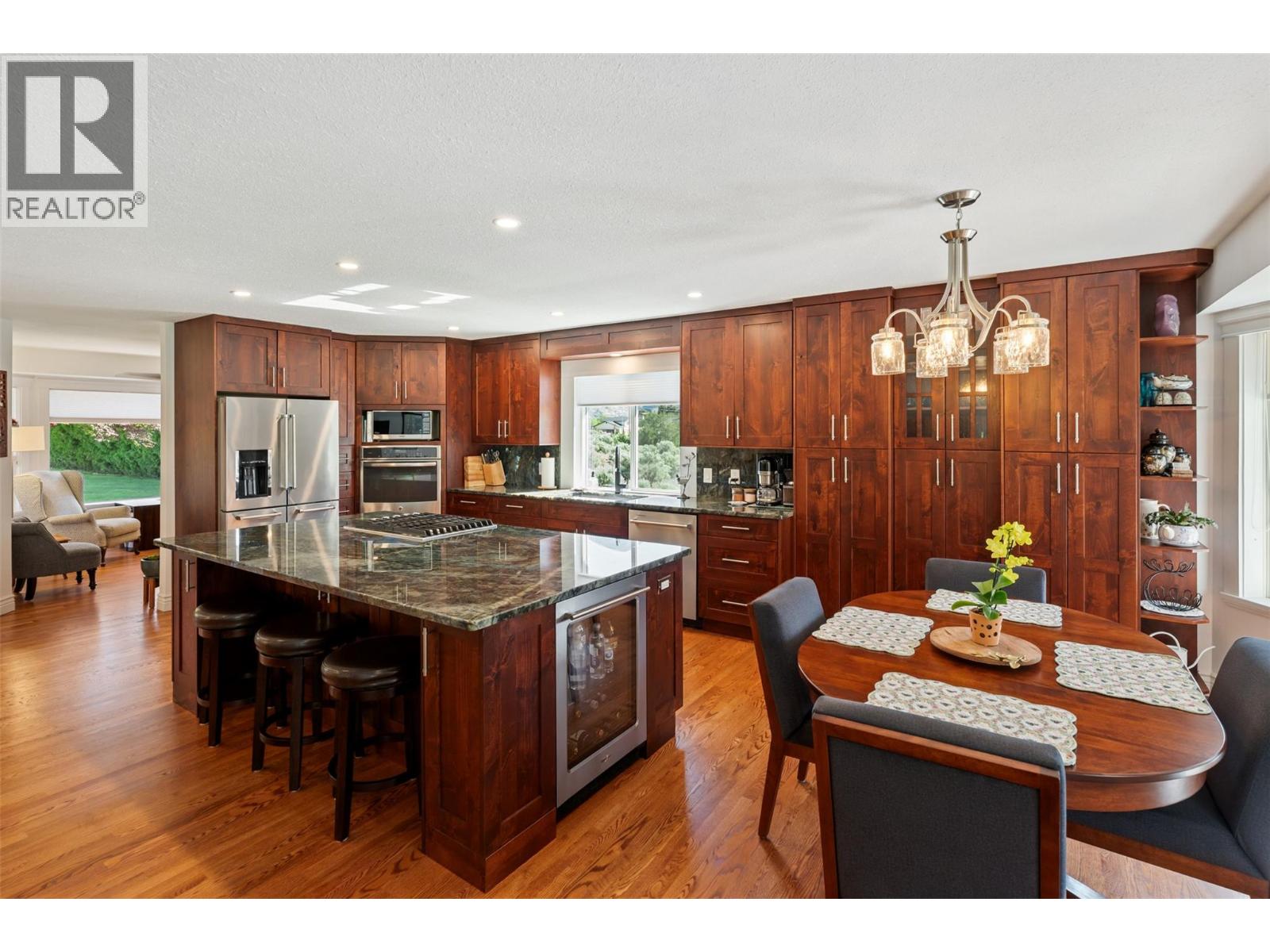 101 2nd Avenue, Keremeos