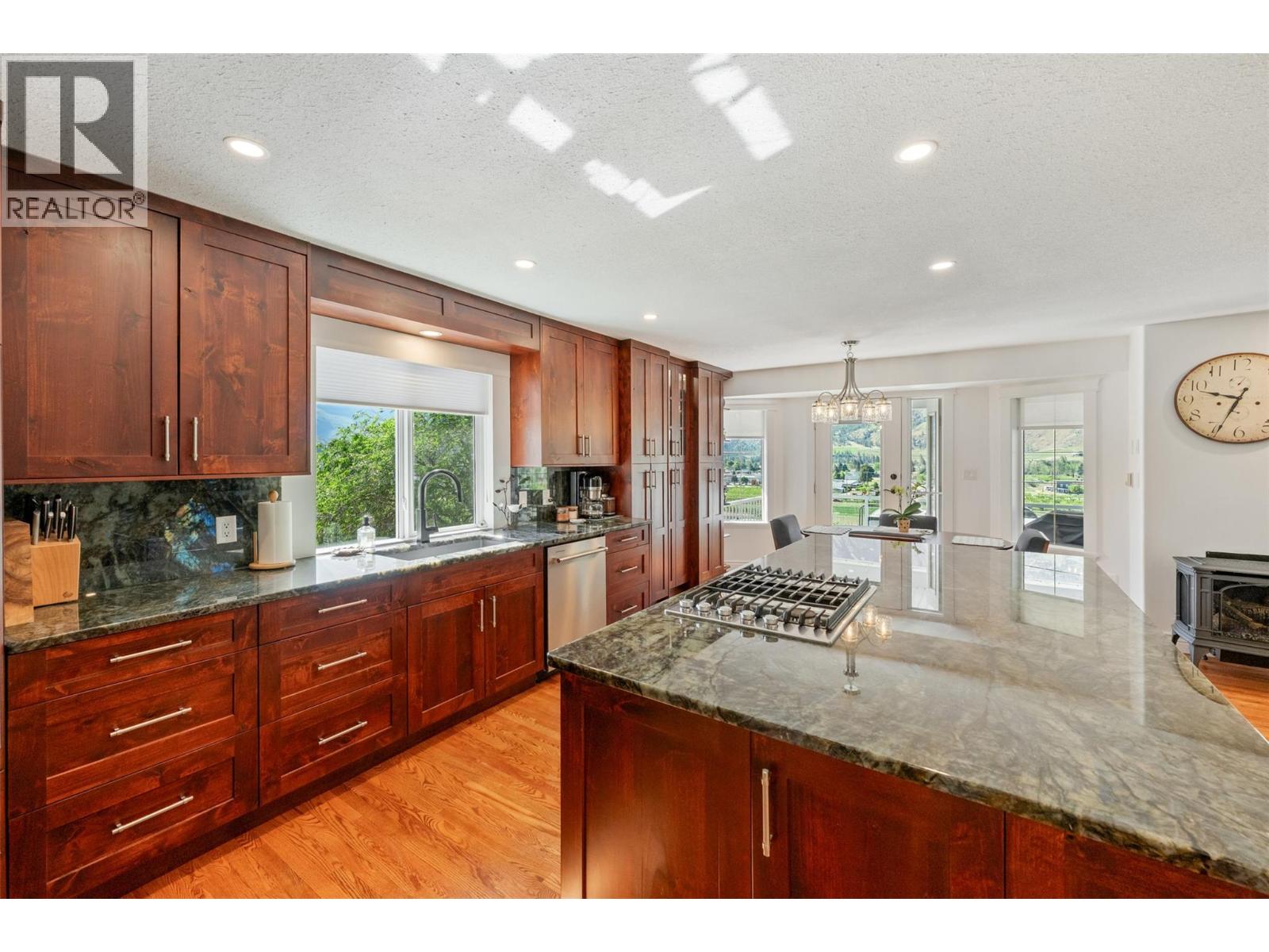 101 2nd Avenue, Keremeos