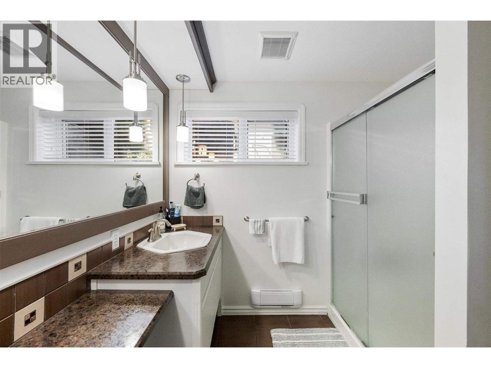 101 2nd Avenue, Keremeos