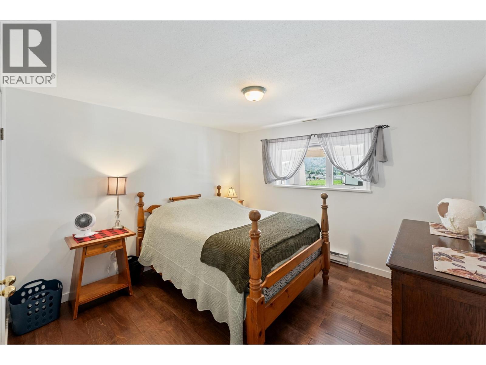 101 2nd Avenue, Keremeos
