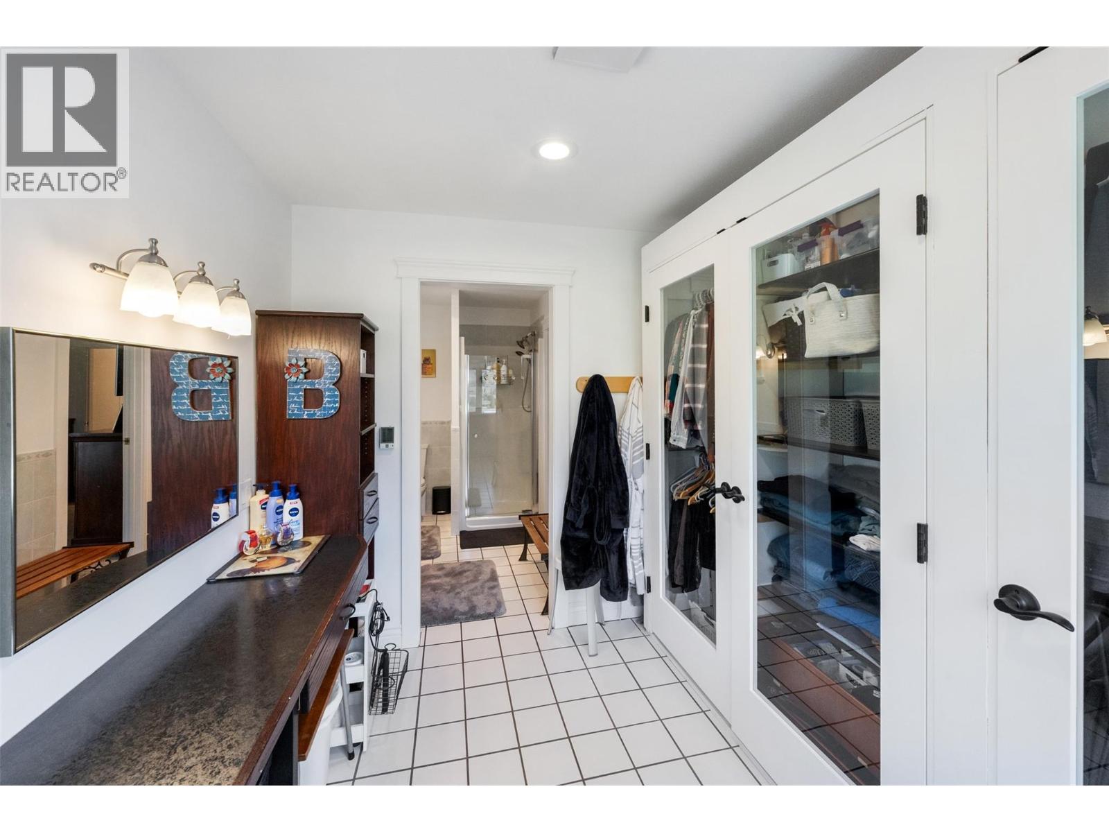 101 2nd Avenue, Keremeos