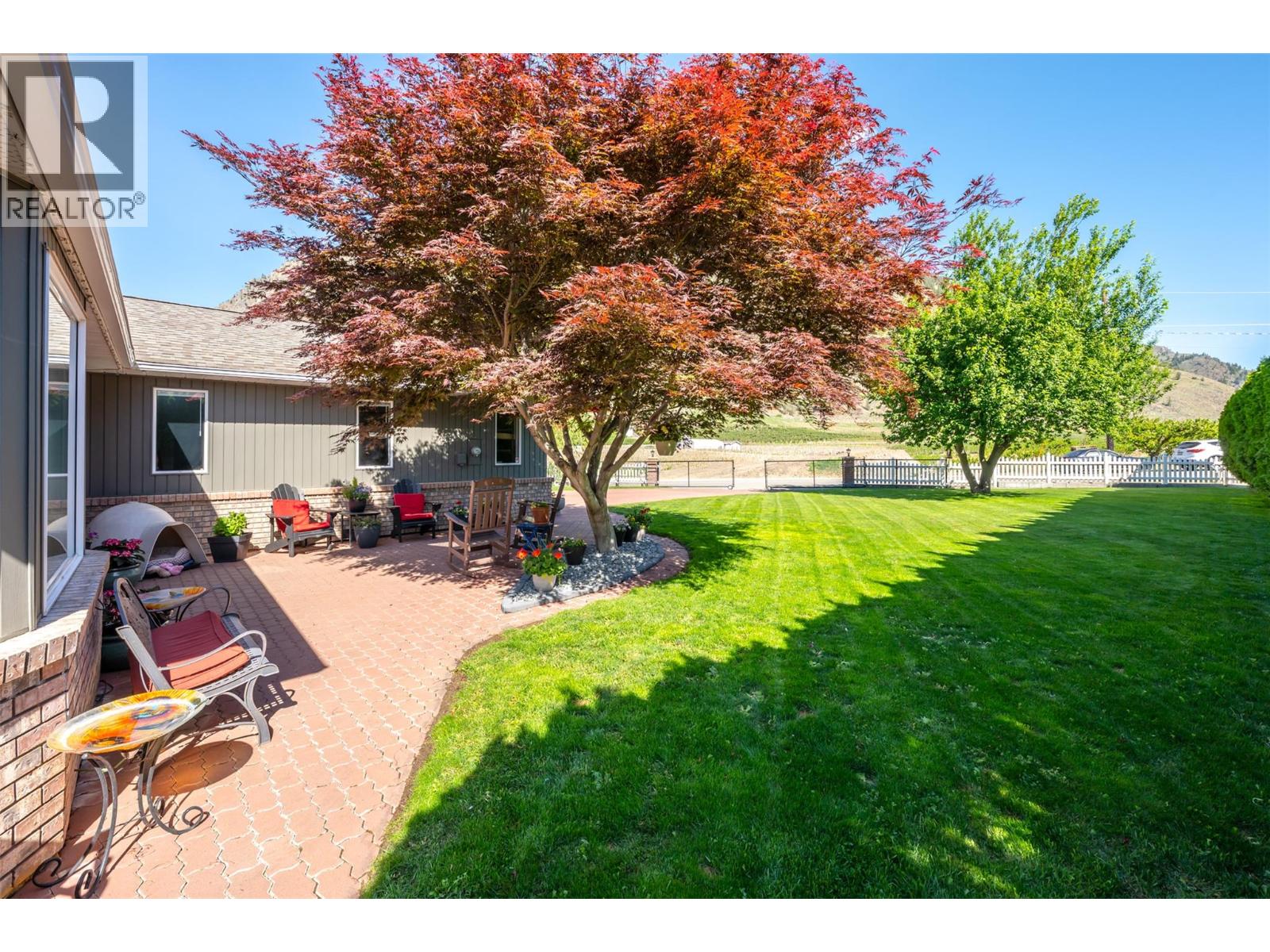 101 2nd Avenue, Keremeos