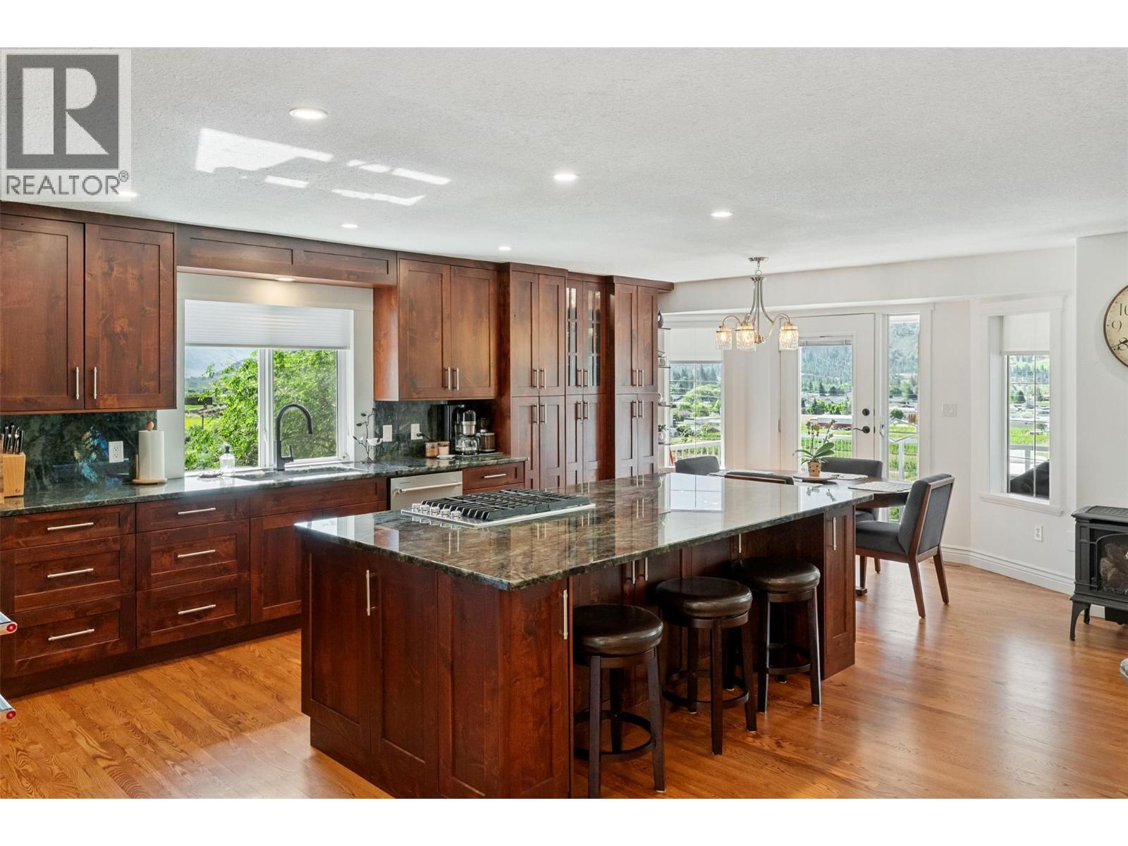 101 2nd Avenue, Keremeos