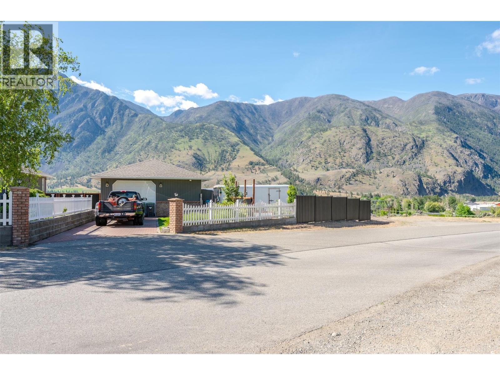 101 2nd Avenue, Keremeos