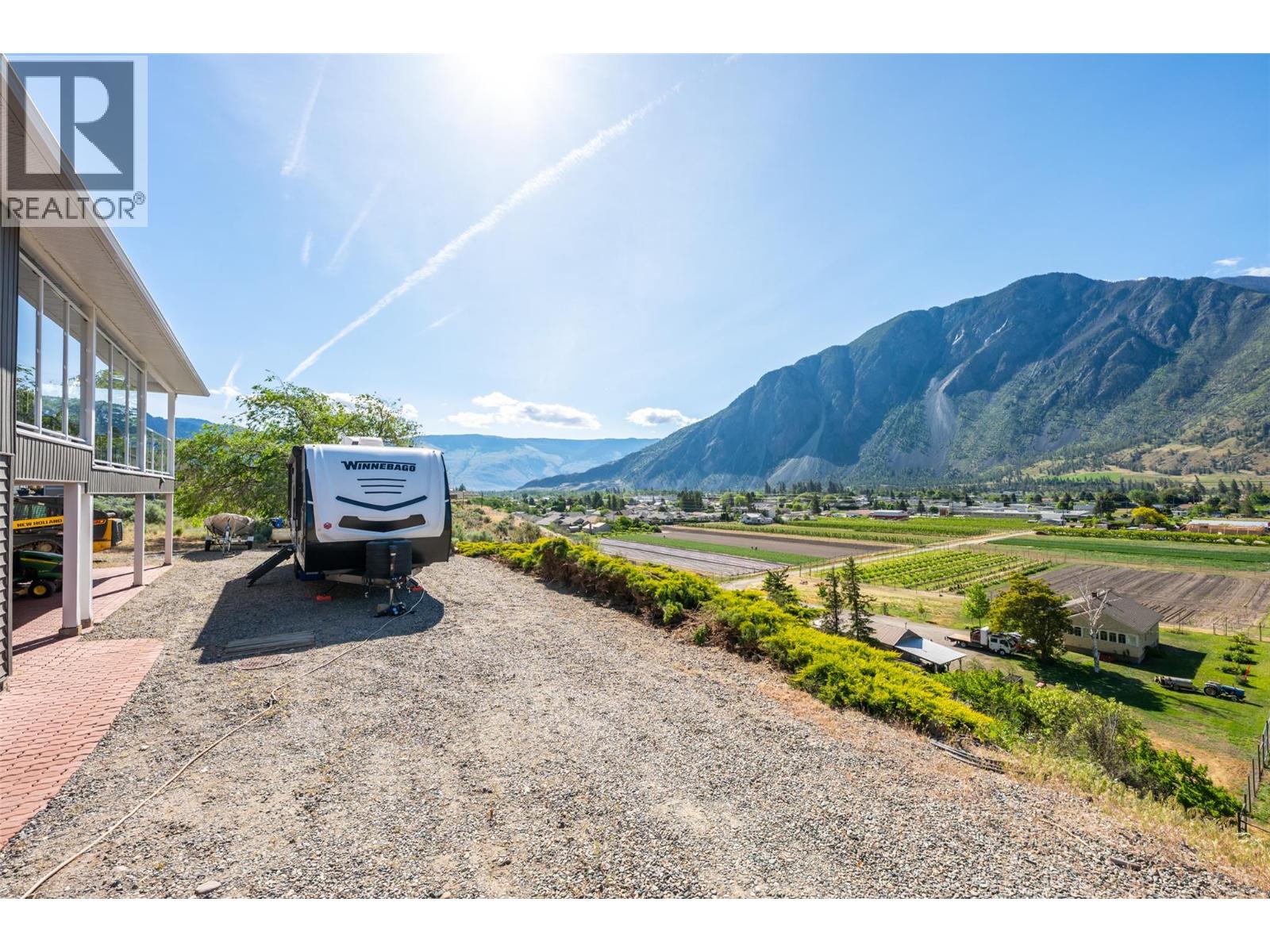 101 2nd Avenue, Keremeos